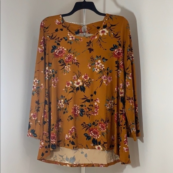 LAST TWO! Plus Size Floral Tie Sleeve Keyhole Top - Picture 2 of 11